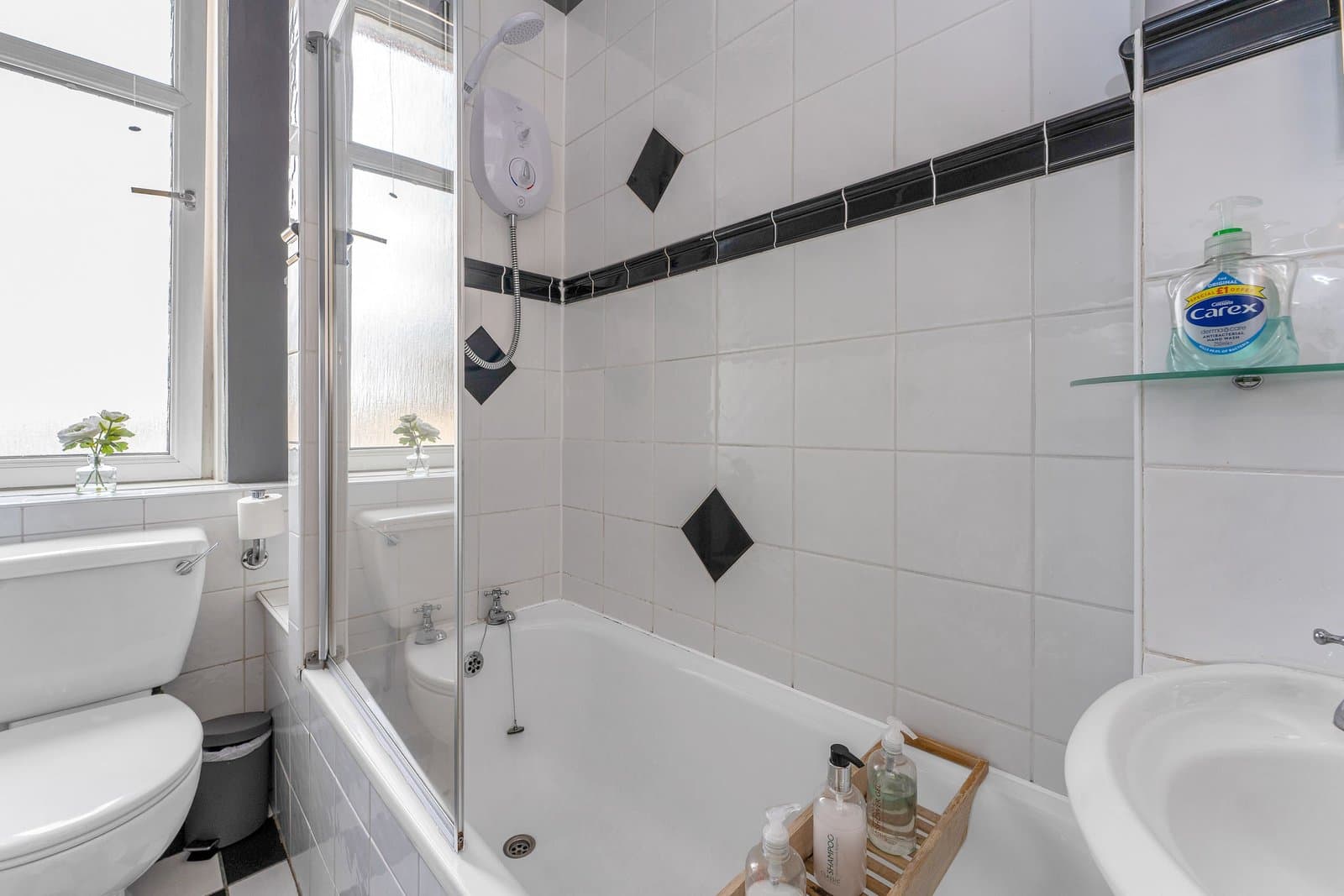 The bathroom, with a bath and shower over it